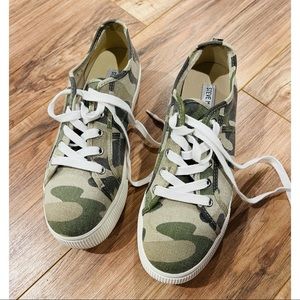 Camo platform sneaker.